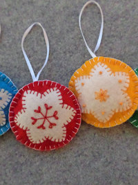 Ball Felt Holiday Ornament DIY Kit 