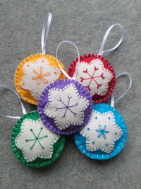 Ball Felt Holiday Ornament DIY Kit 