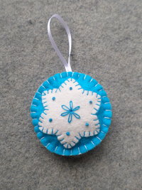 Ball Felt Holiday Ornament DIY Kit 