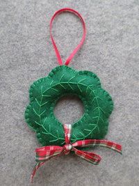 Wreath Felt Holiday Ornament DIY Kit 