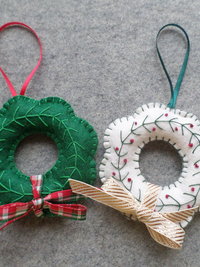 Wreath Felt Holiday Ornament DIY Kit 