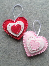 Set of 4 Valentine Hearts Felt Ornaments DIY Sewing Activity Kit 