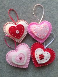Set of 4 Valentine Hearts Felt Ornaments DIY Sewing Activity Kit 