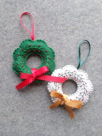 Wreath Felt Holiday Ornament DIY Kit 