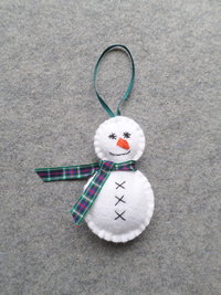 Snowman Felt Holiday Ornament DIY Kit 