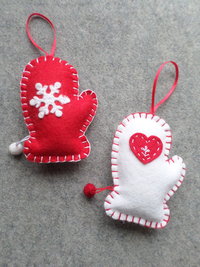  Mitten Felt Holiday Ornament DIY Kit 