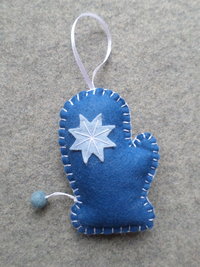  Mitten Felt Holiday Ornament DIY Kit 