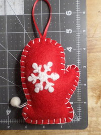 Set of 4 Mittens Felt Ornaments DIY Kit 