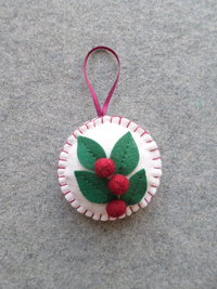 Cranberry Felt Holiday Ornament DIY Kit 