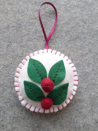Cranberry Felt Holiday Ornament DIY Kit 
