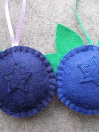Blueberry Felt Holiday Ornament DIY Kit 