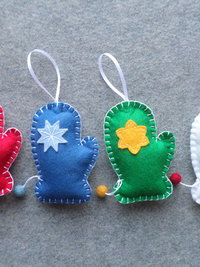 Set of 4 Mittens Felt Ornaments DIY Kit 