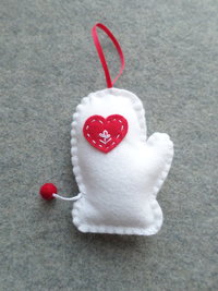 Set of 4 Mittens Felt Ornaments DIY Kit 
