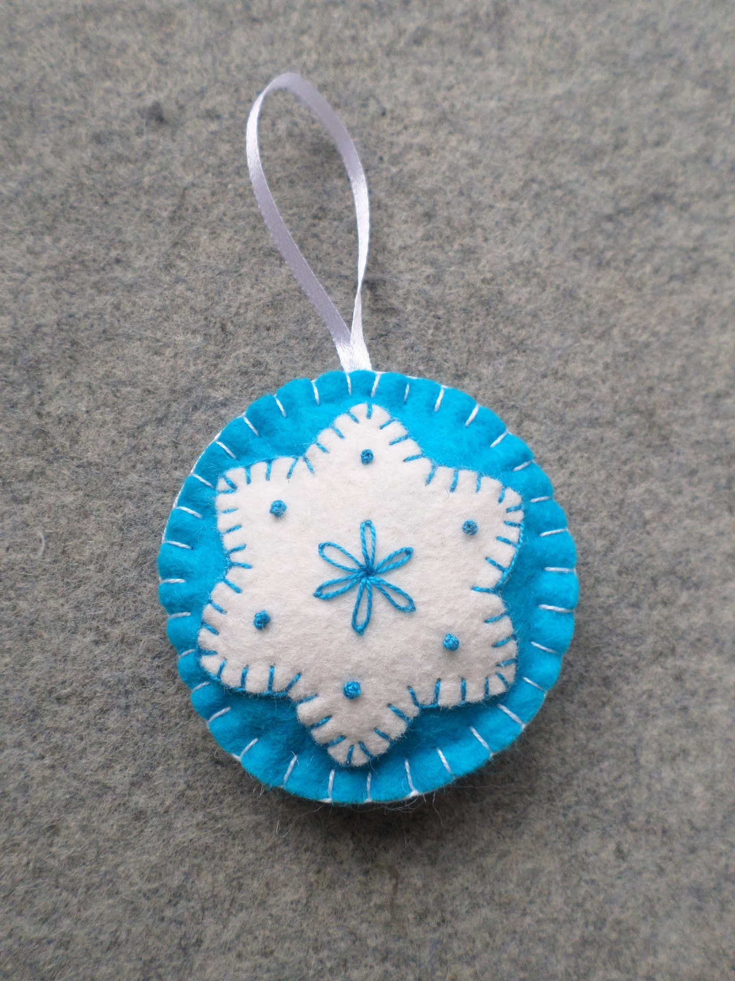 Ball Felt Holiday Ornament DIY Kit 
