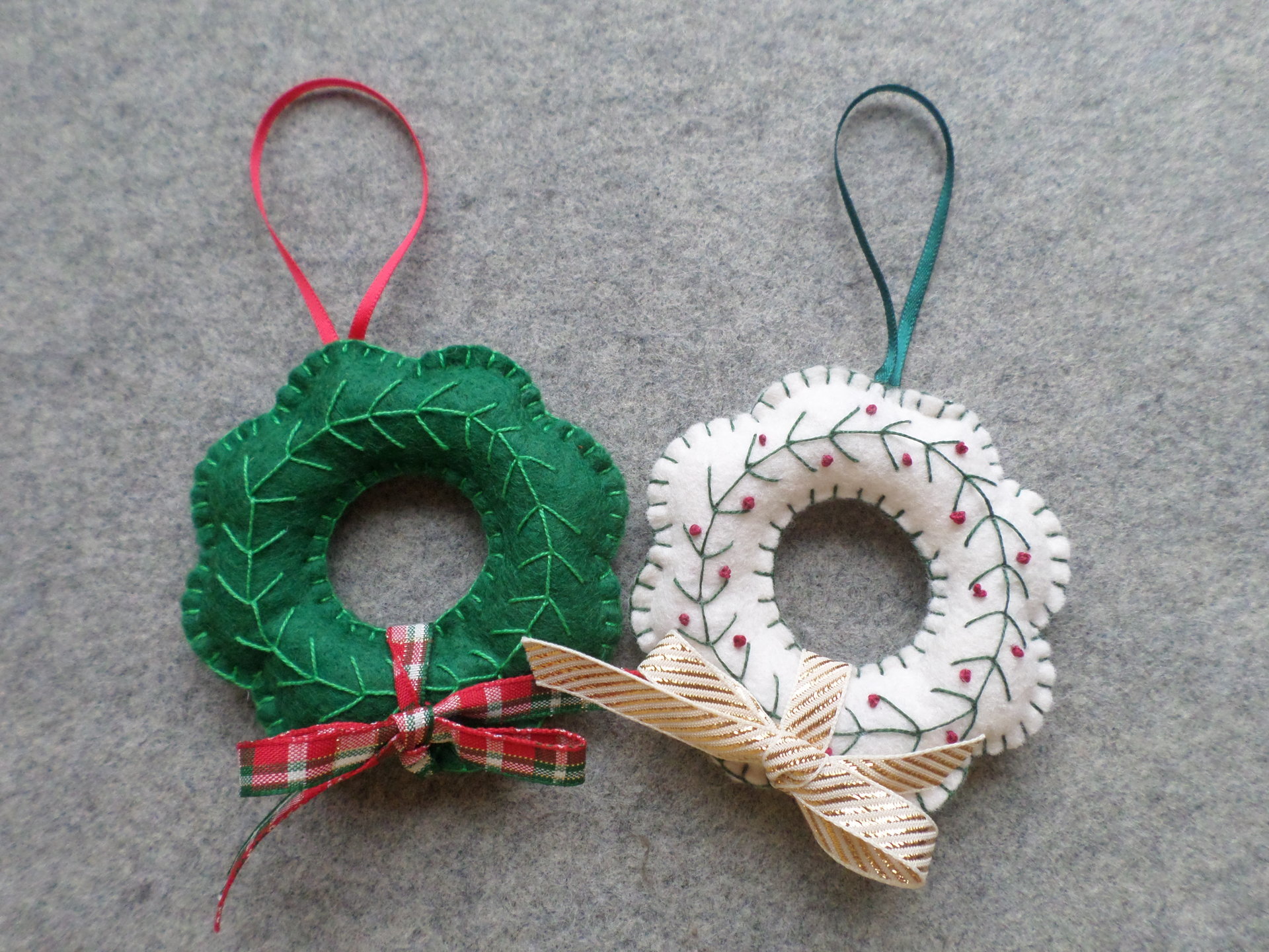 Wreath Felt Holiday Ornament DIY Kit 