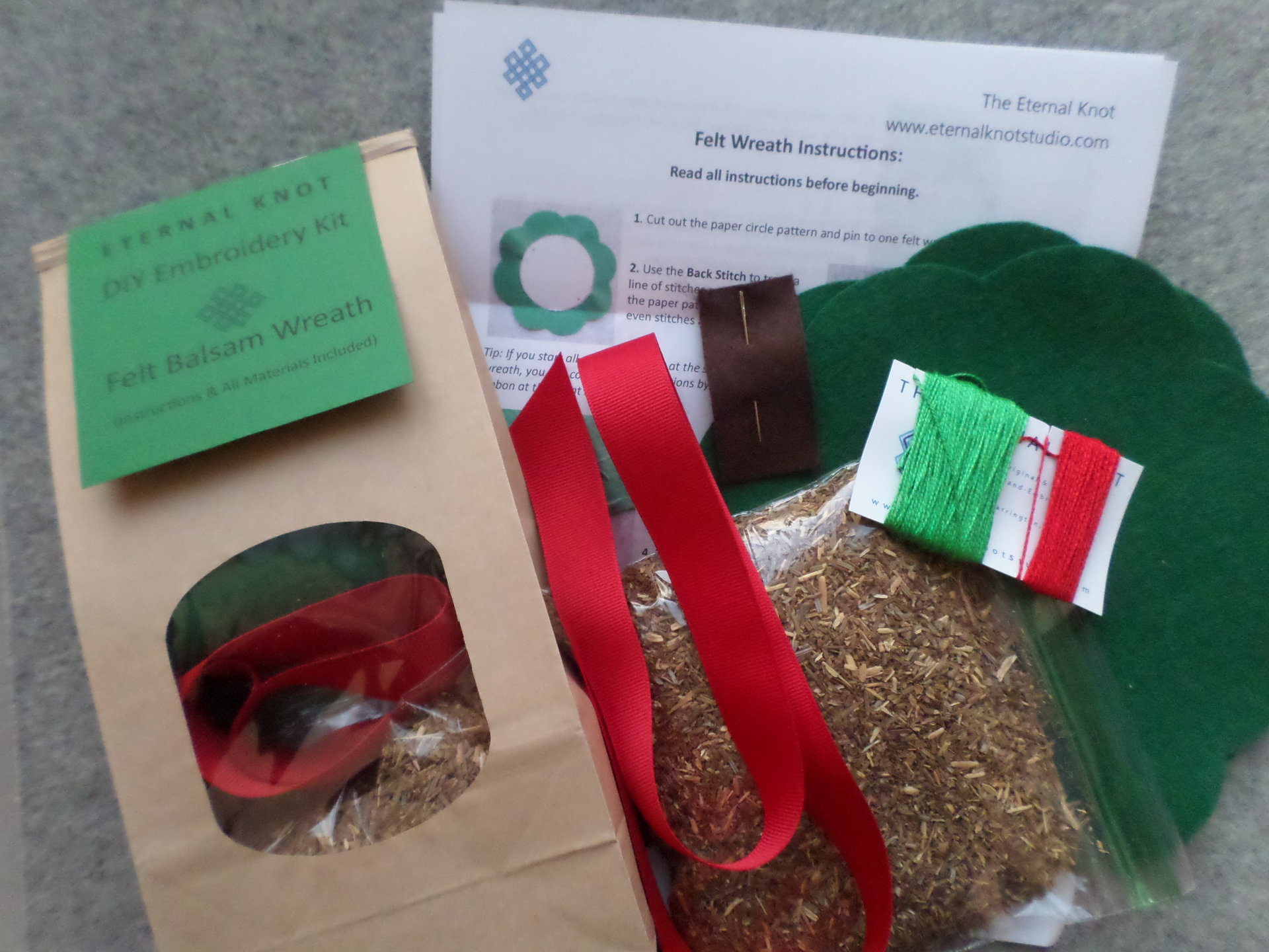 Maine Balsam Fir Felt Wreath Craft Kit