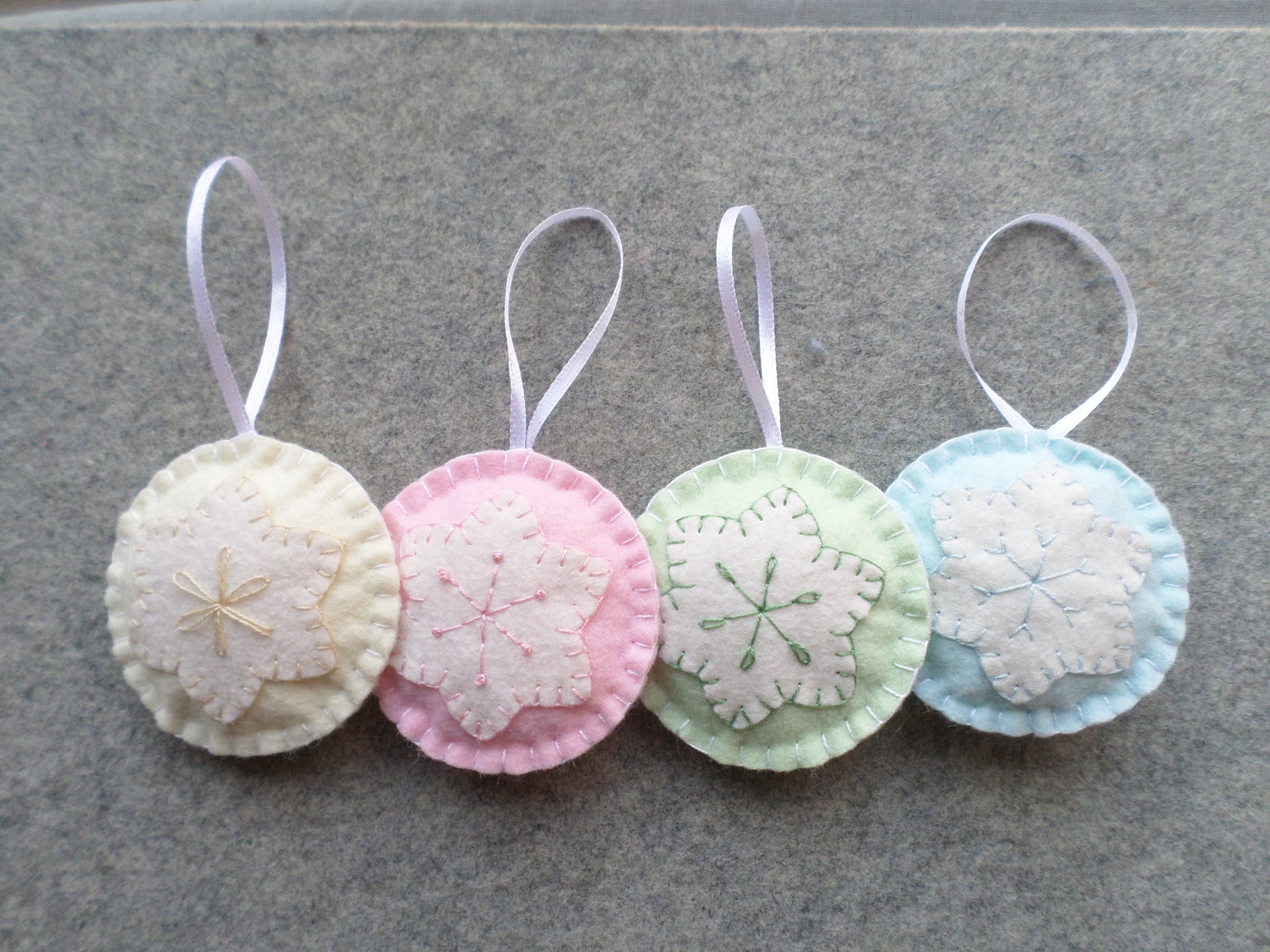 Set of 4 Pastel Holiday Felt Ball Ornaments DIY Kit 