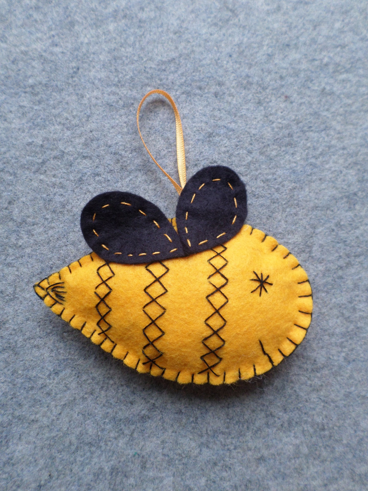 Bumble Bee Felt Holiday Ornament DIY Kit 