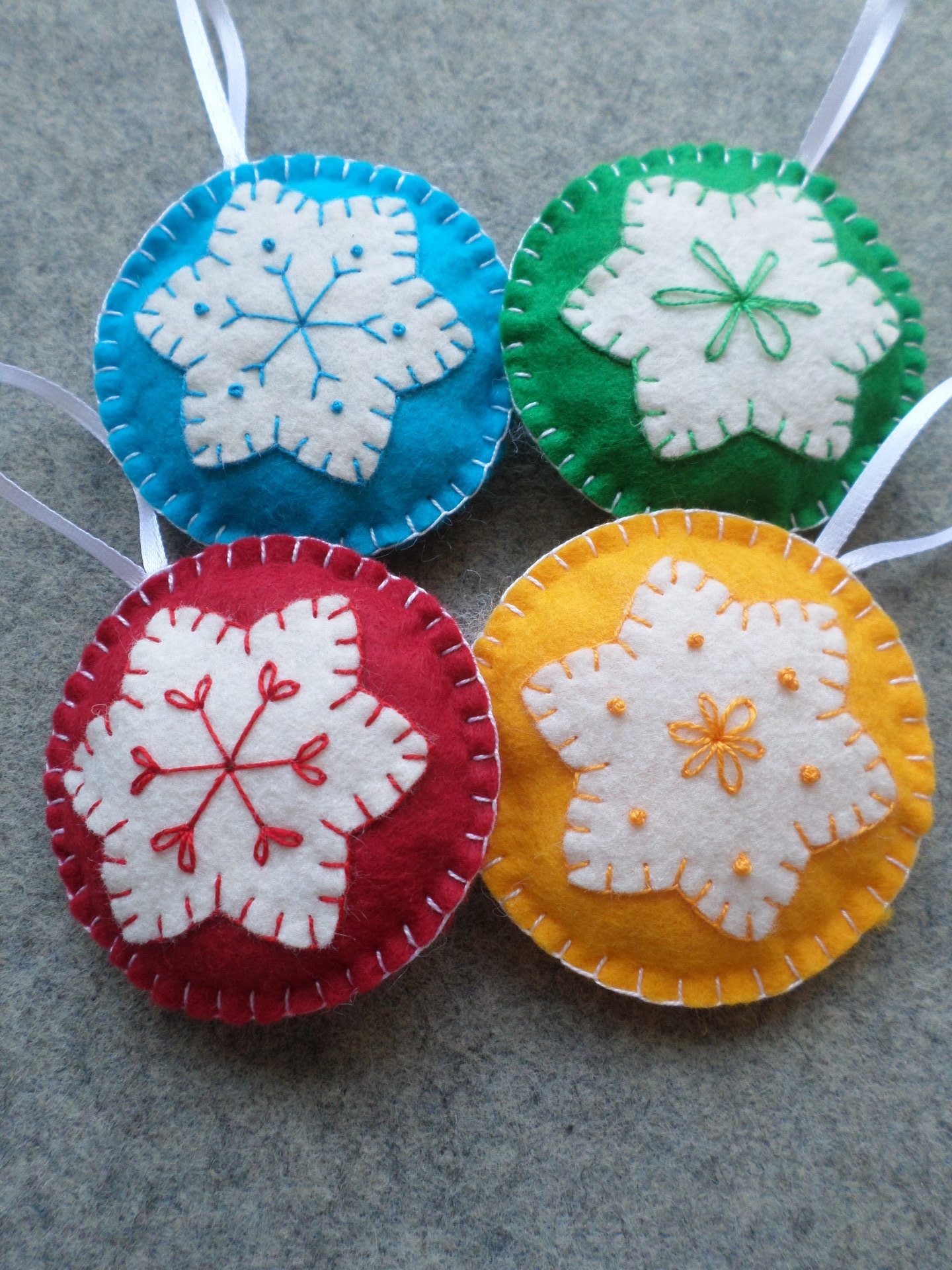 Set of 4 Bright Colored Holiday Felt Ball Ornaments DIY Kit 