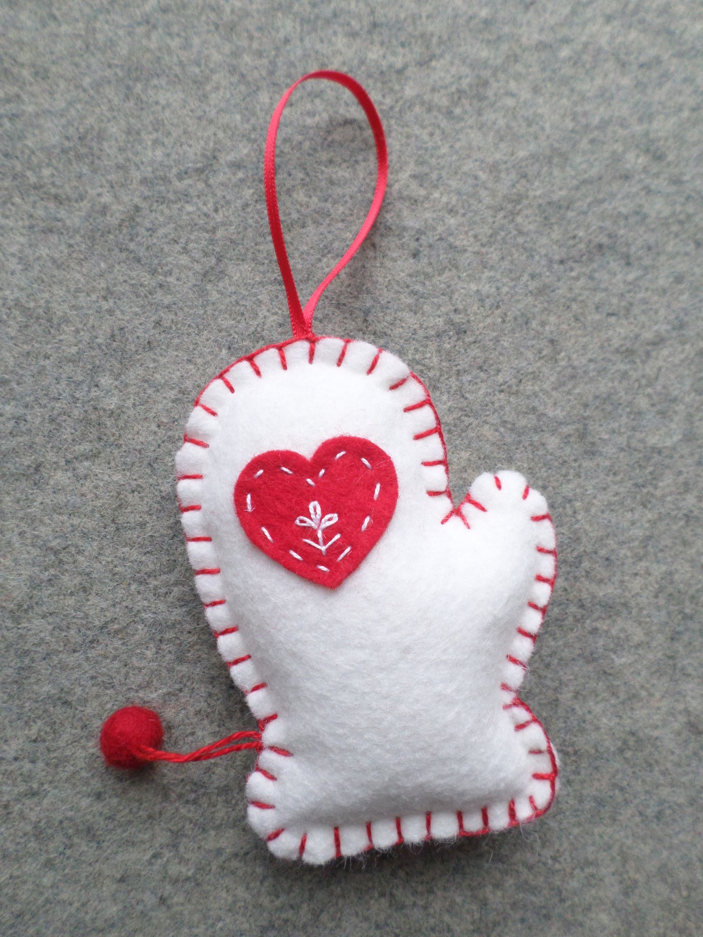  Mitten Felt Holiday Ornament DIY Kit 