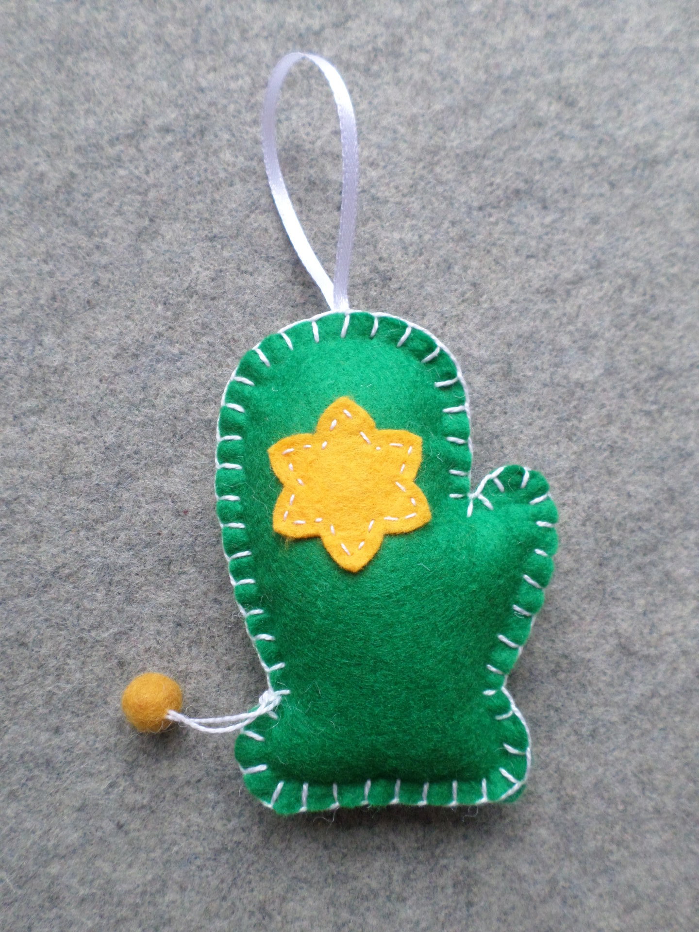 Set of 4 Mittens Felt Ornaments DIY Kit 