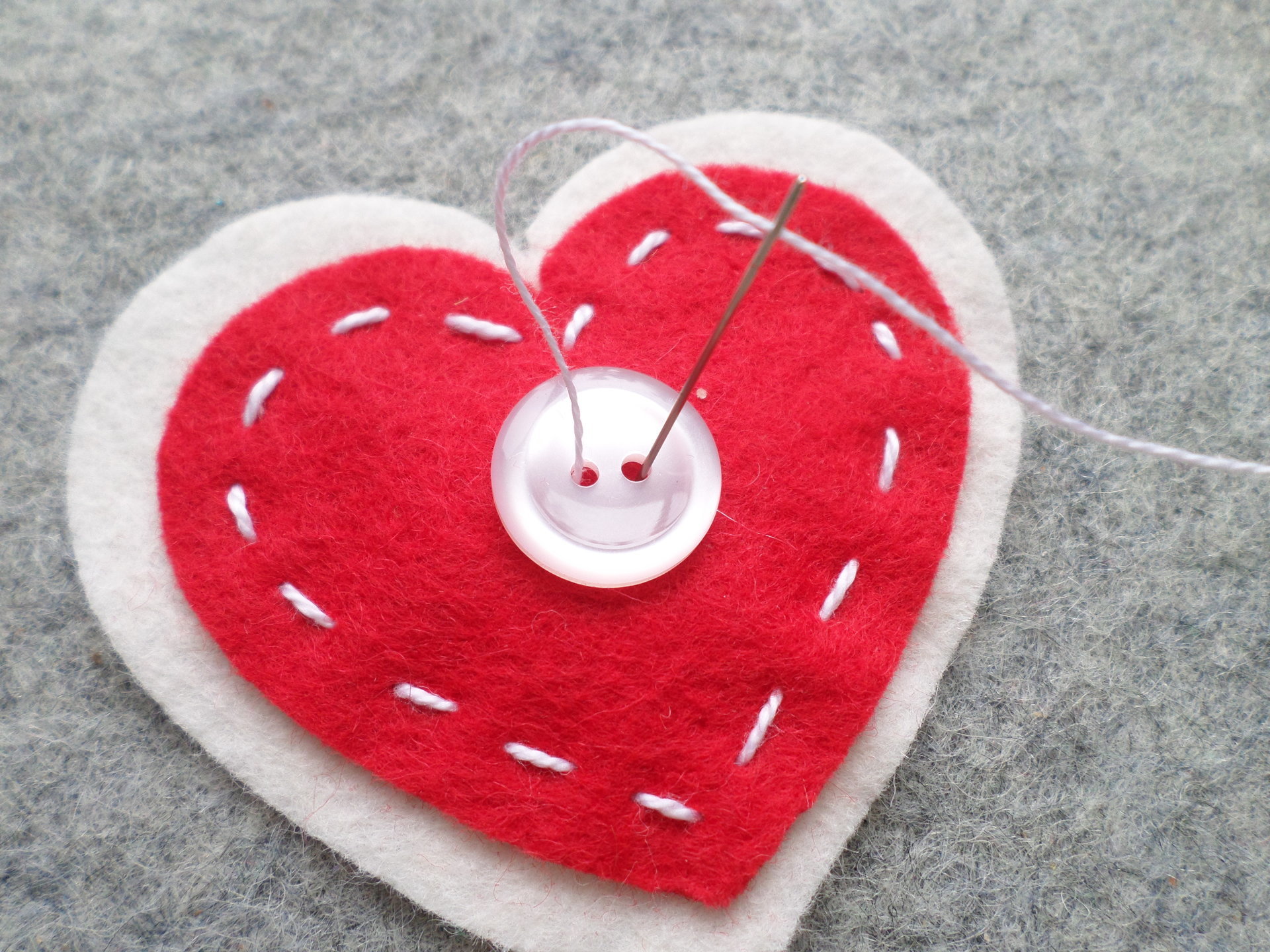 Set of 4 Valentine Hearts Felt Ornaments DIY Sewing Activity Kit 