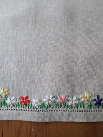 Daisies Hand Embroidered Linen Table Runner