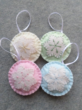 Set of 4 Pastel Holiday Felt Ball Ornaments DIY Kit 