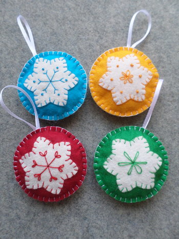 Set of 4 Bright Colored Holiday Felt Ball Ornaments DIY Kit 