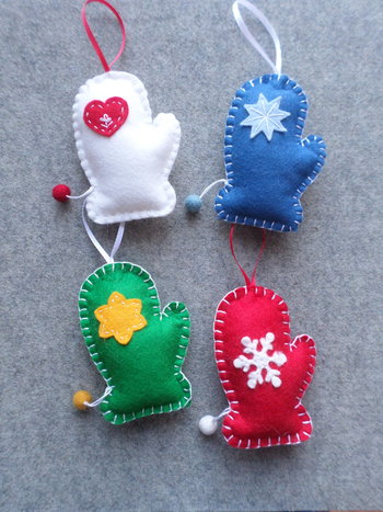 Set of 4 Mittens Felt Ornaments DIY Kit 