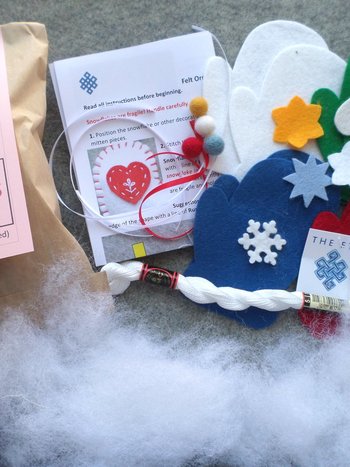 Set of 4 Mittens Felt Ornaments DIY Kit 